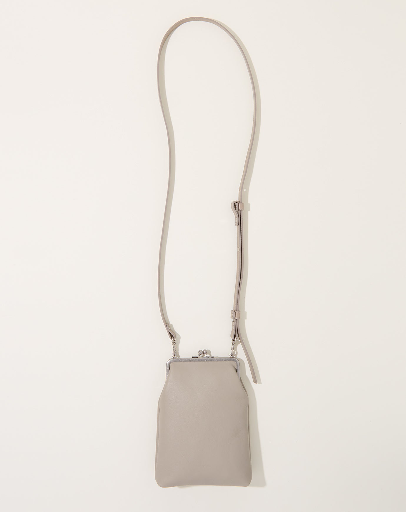 Hender Scheme Cow Snap Pochette in Oak