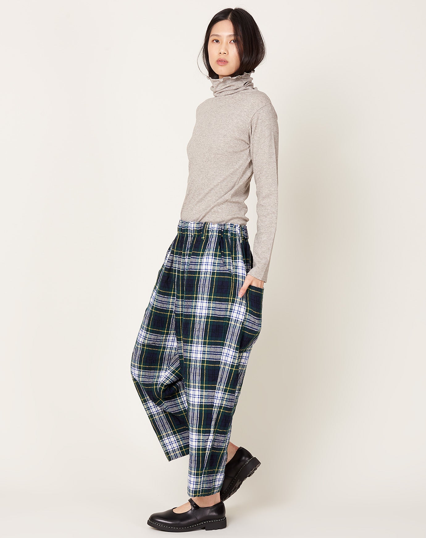 Ichi Antiquités Wool Washer Tartan Pants in Green