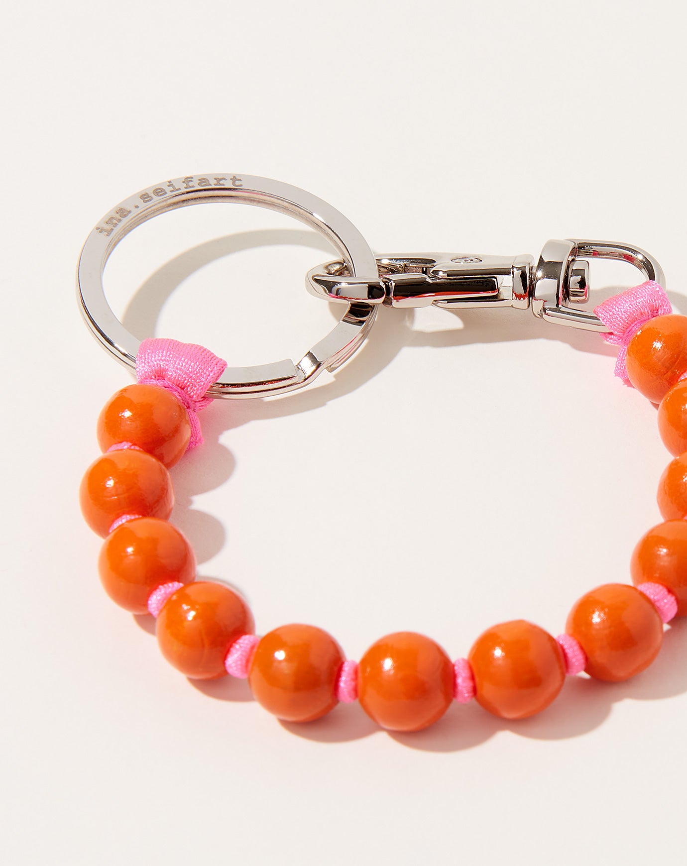 Ina Seifart Perlen Short Keyholder in Orange on Neon Pink