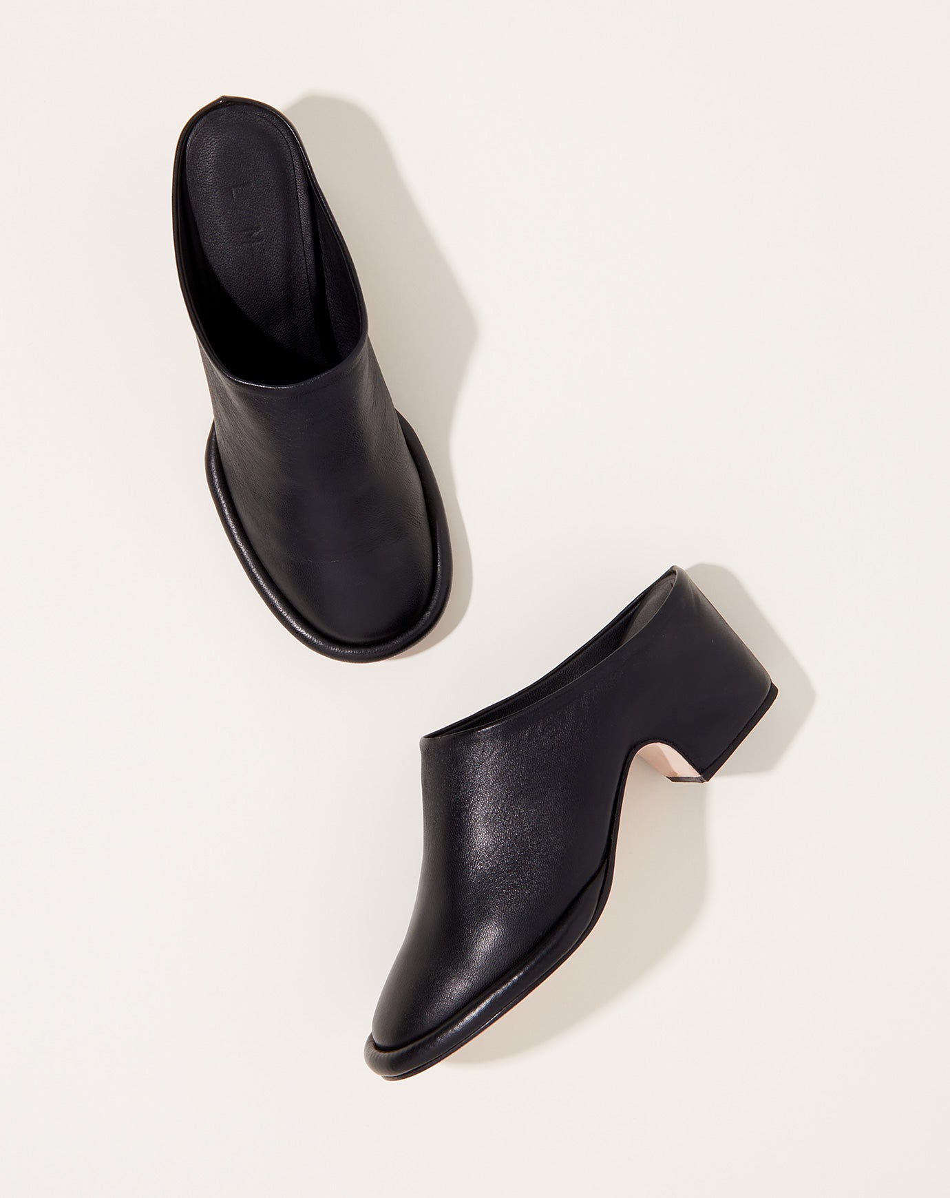 Lauren Manoogian Arch Mule in Black