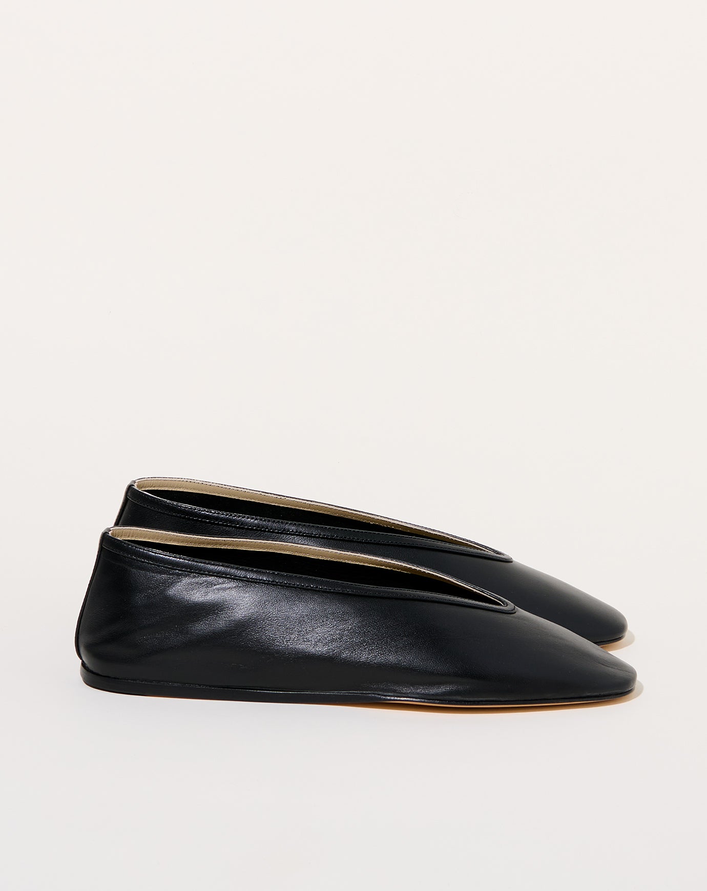 Le Monde Béryl Luna Slipper in Black