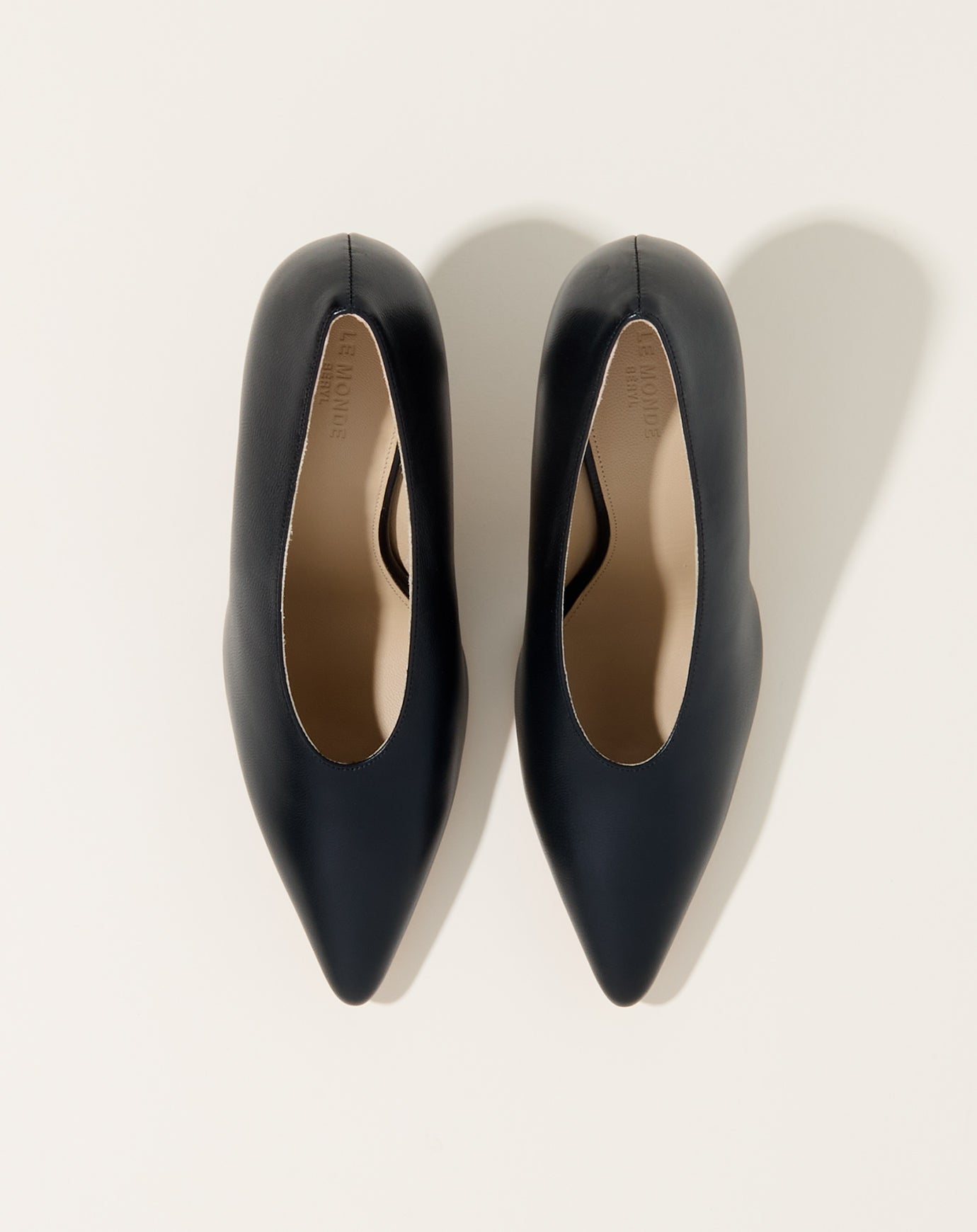Le Monde Béryl Petra Pump in Black