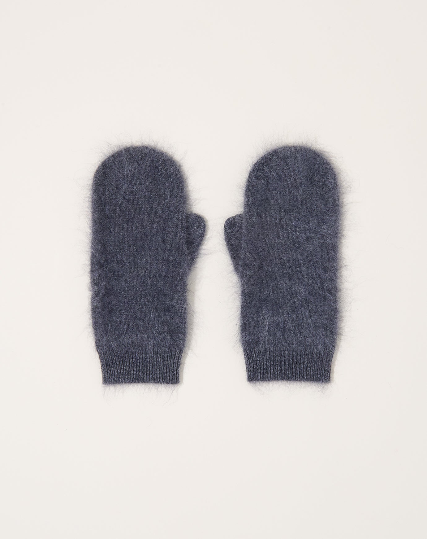 Lisa Yang Brushed Mittens in Graphite