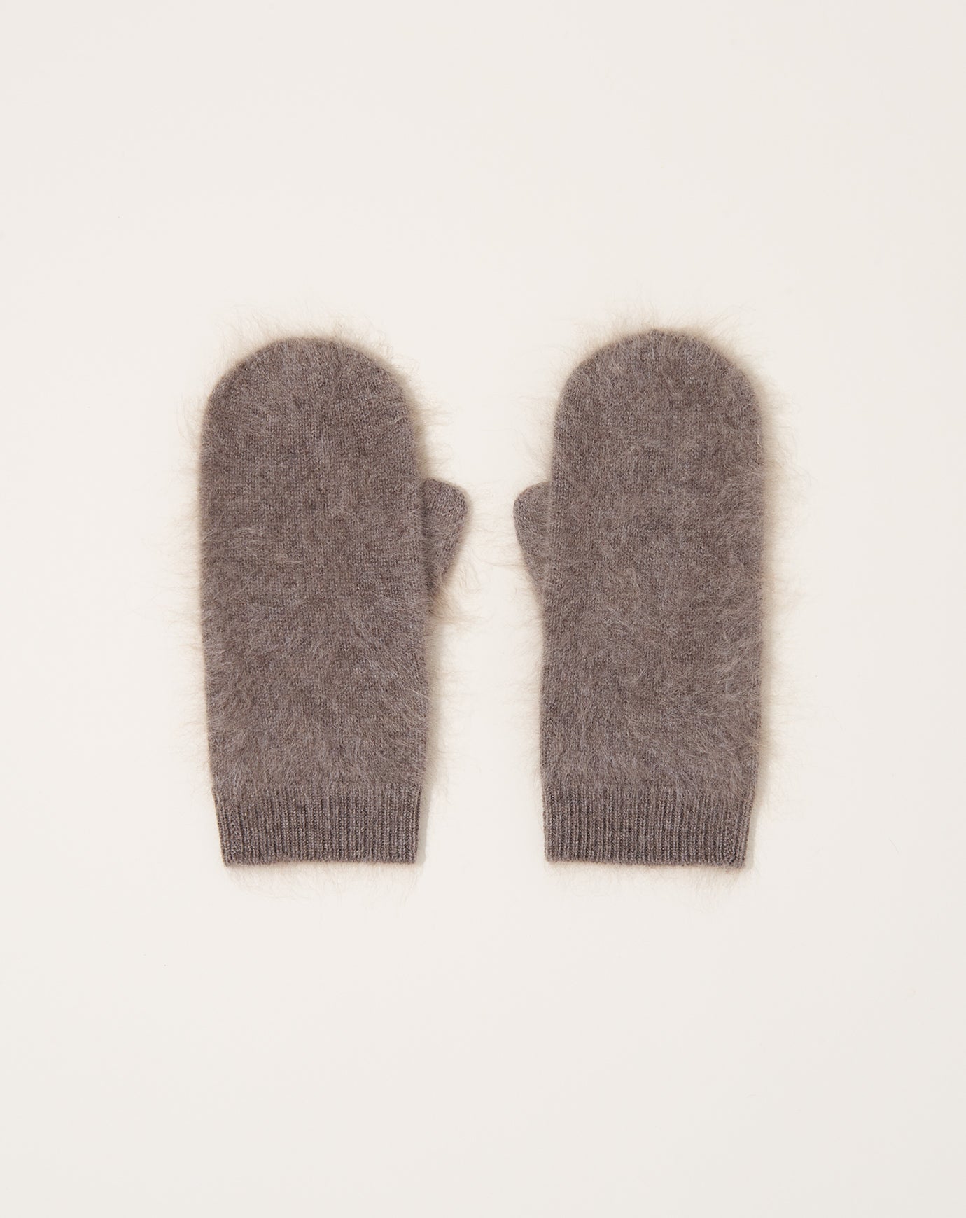 Lisa Yang Brushed Mittens in Truffle