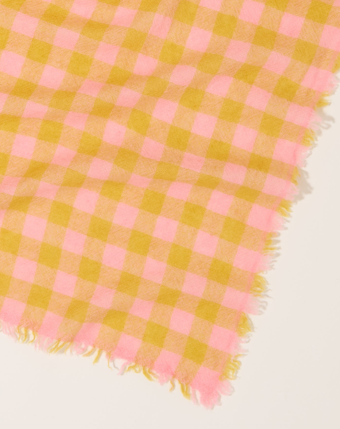 Makie Medium Check Scarf in Peach & Gold
