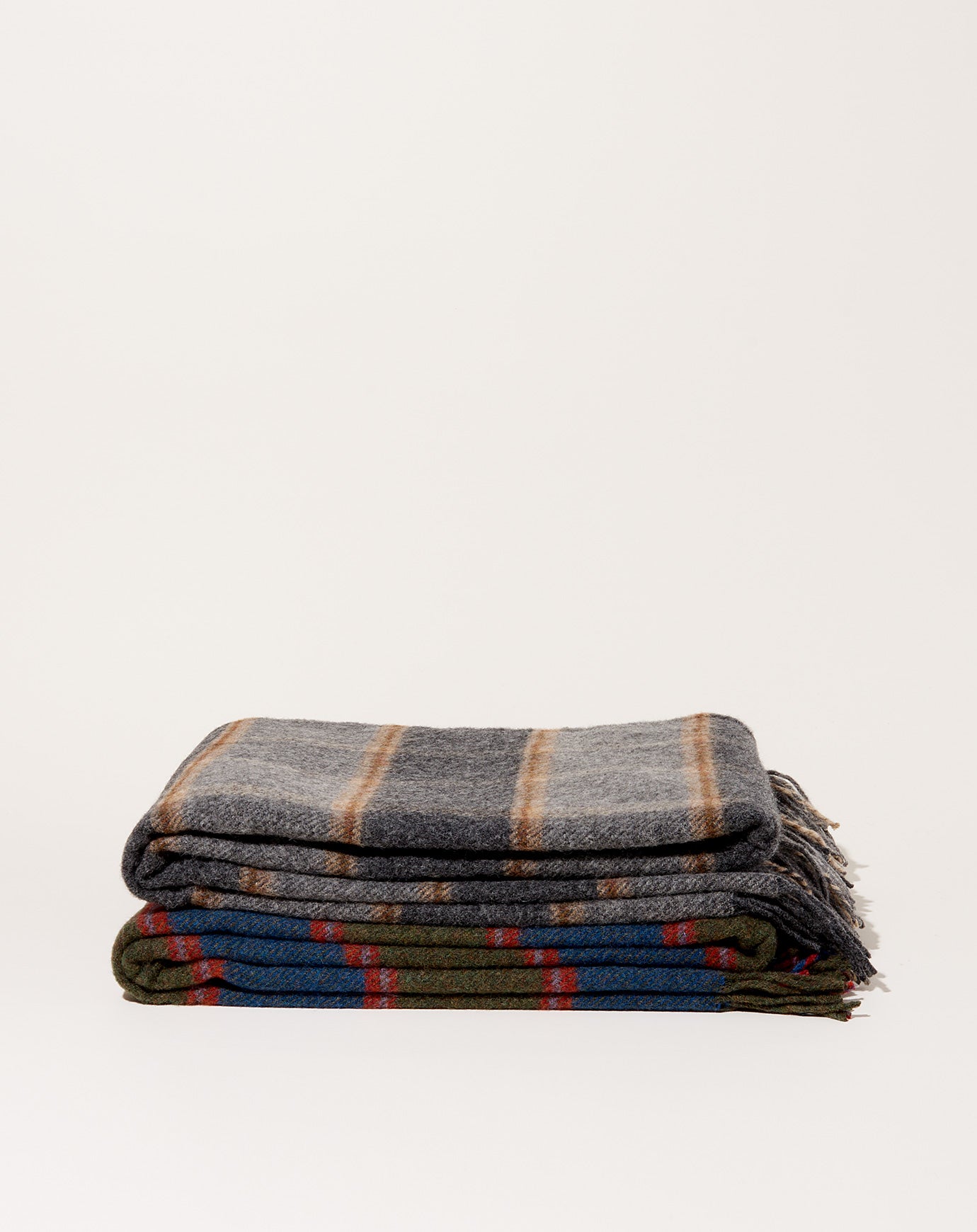 Mantas Ezcaray Shetland Blanket in Grey