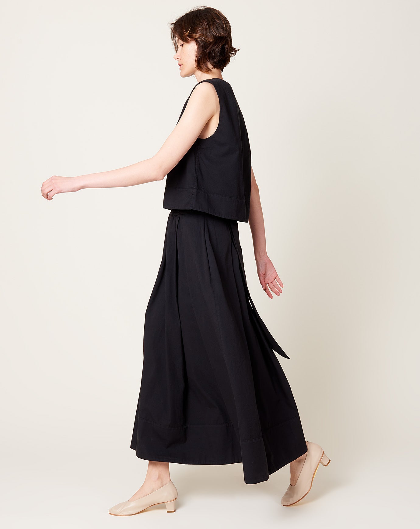 Modern Weaving Smocked Waist Skirt in Black