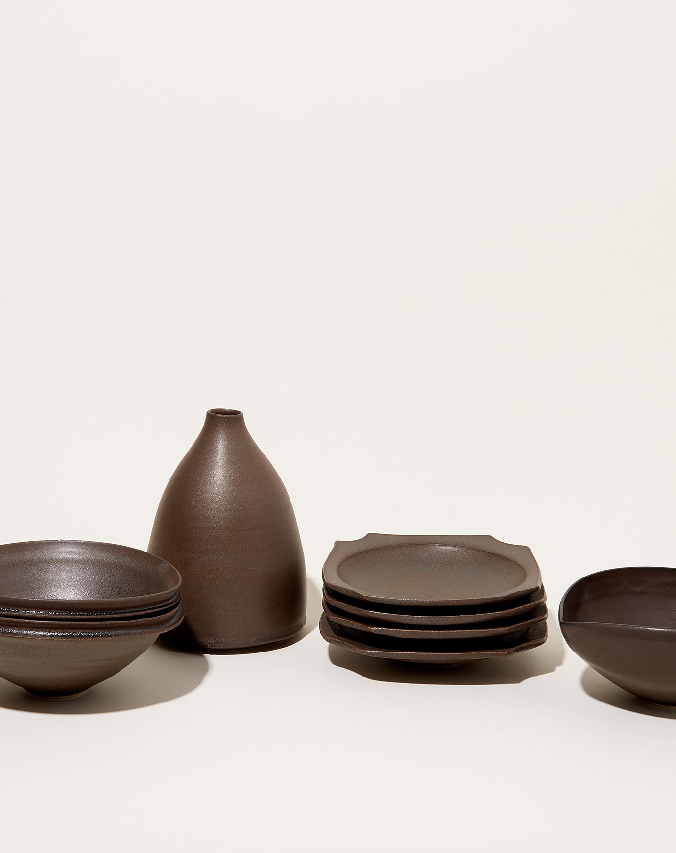 Monohanako Vase in Chocolate