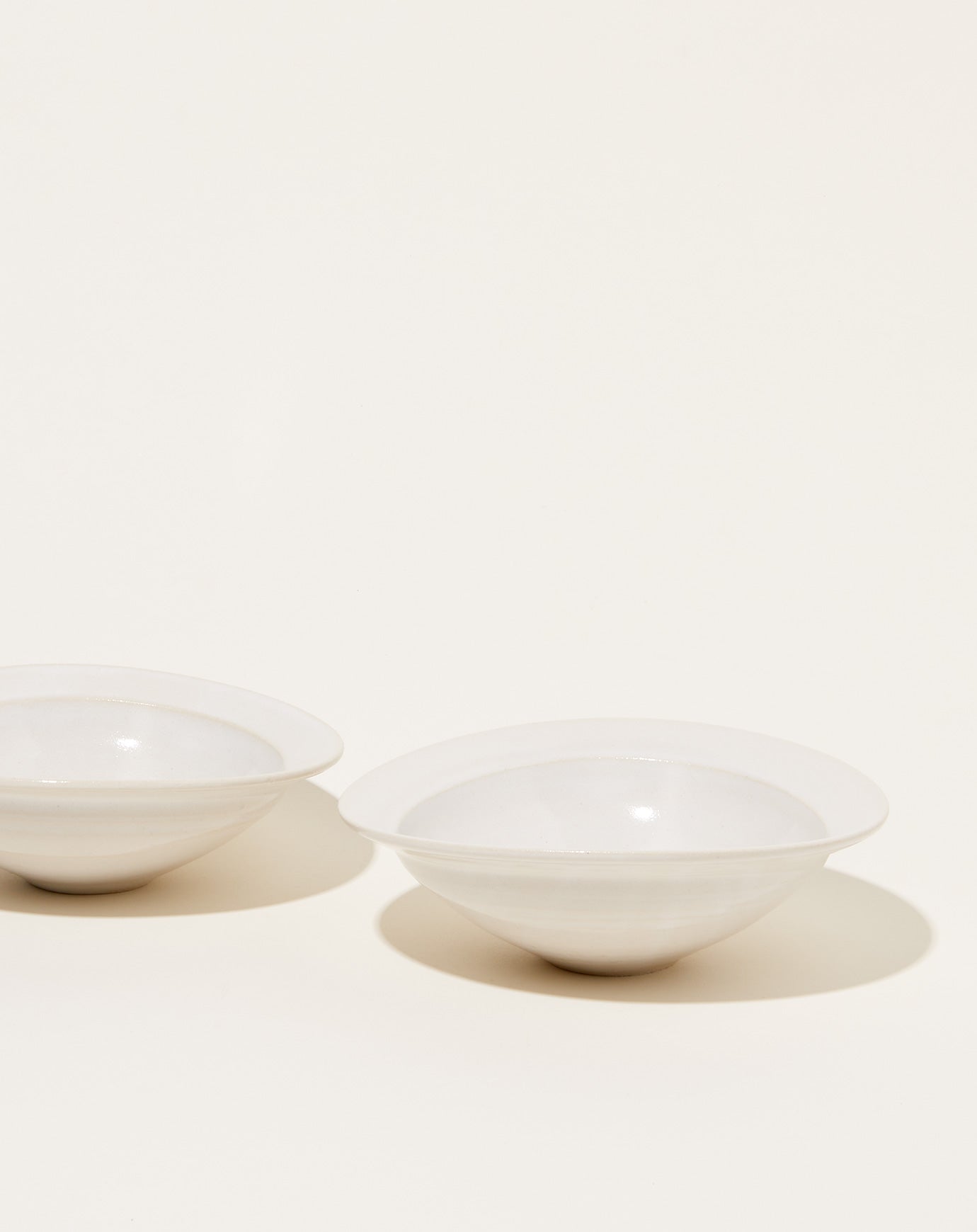 Monohanako Medium Rim Bowl in White