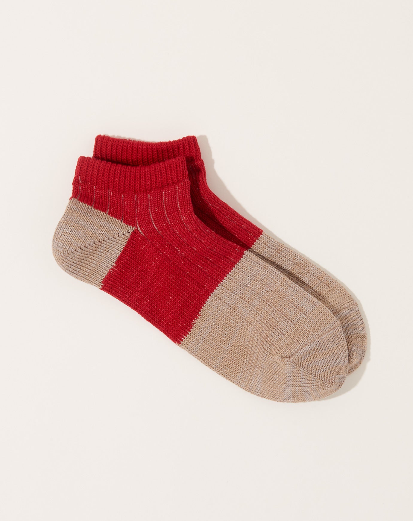 Nishiguchi Kutsushita Linen Cotton Anklet in Red