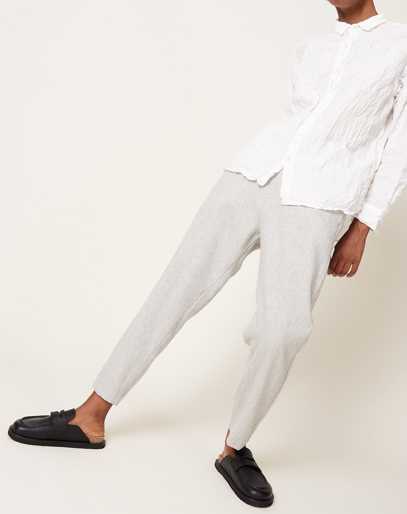 pas de calais Eco Wool Flannel Slim Tapered Pants in Grey