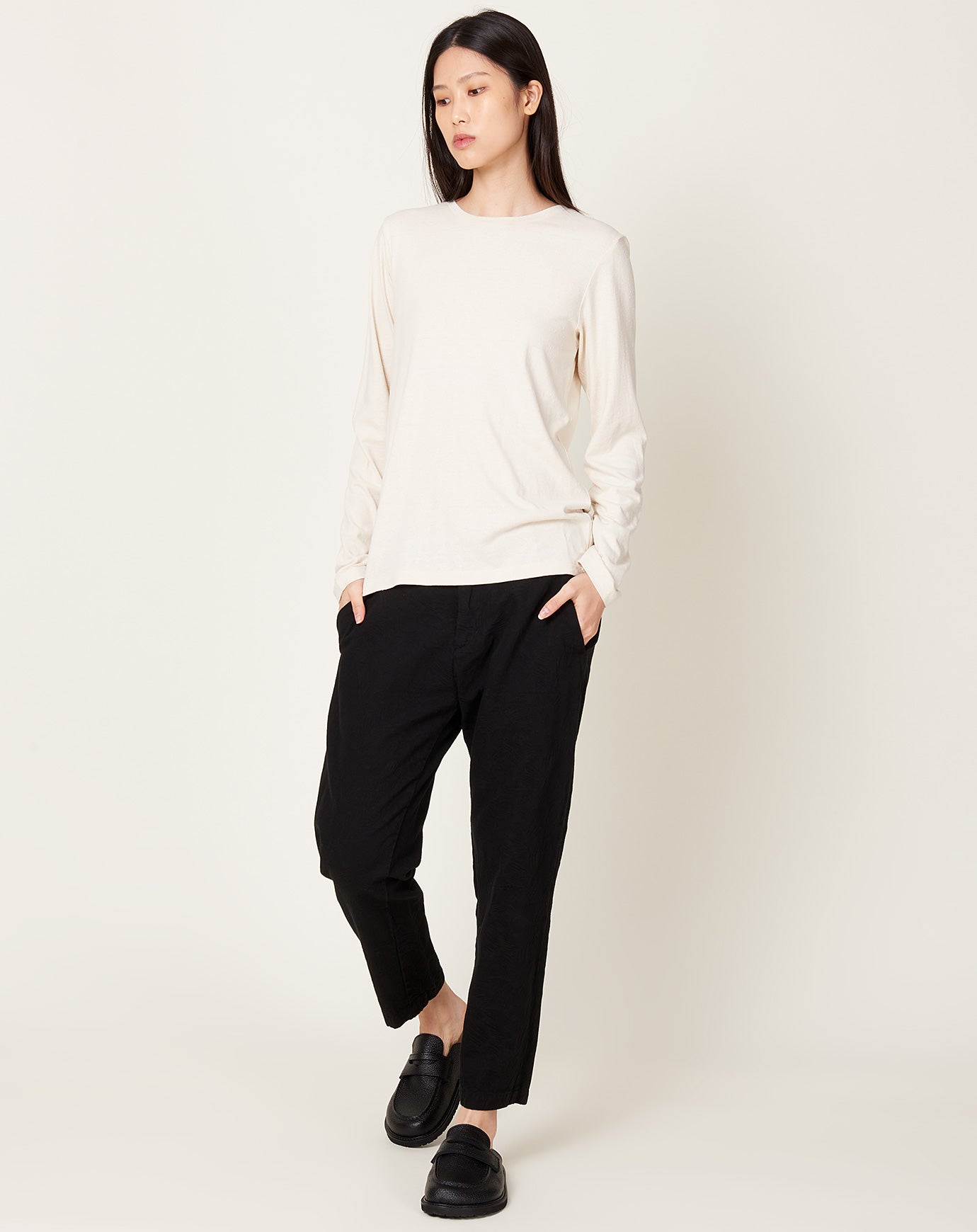 Pas de Calais Reclyed Denim Loose Slim Pants in Black