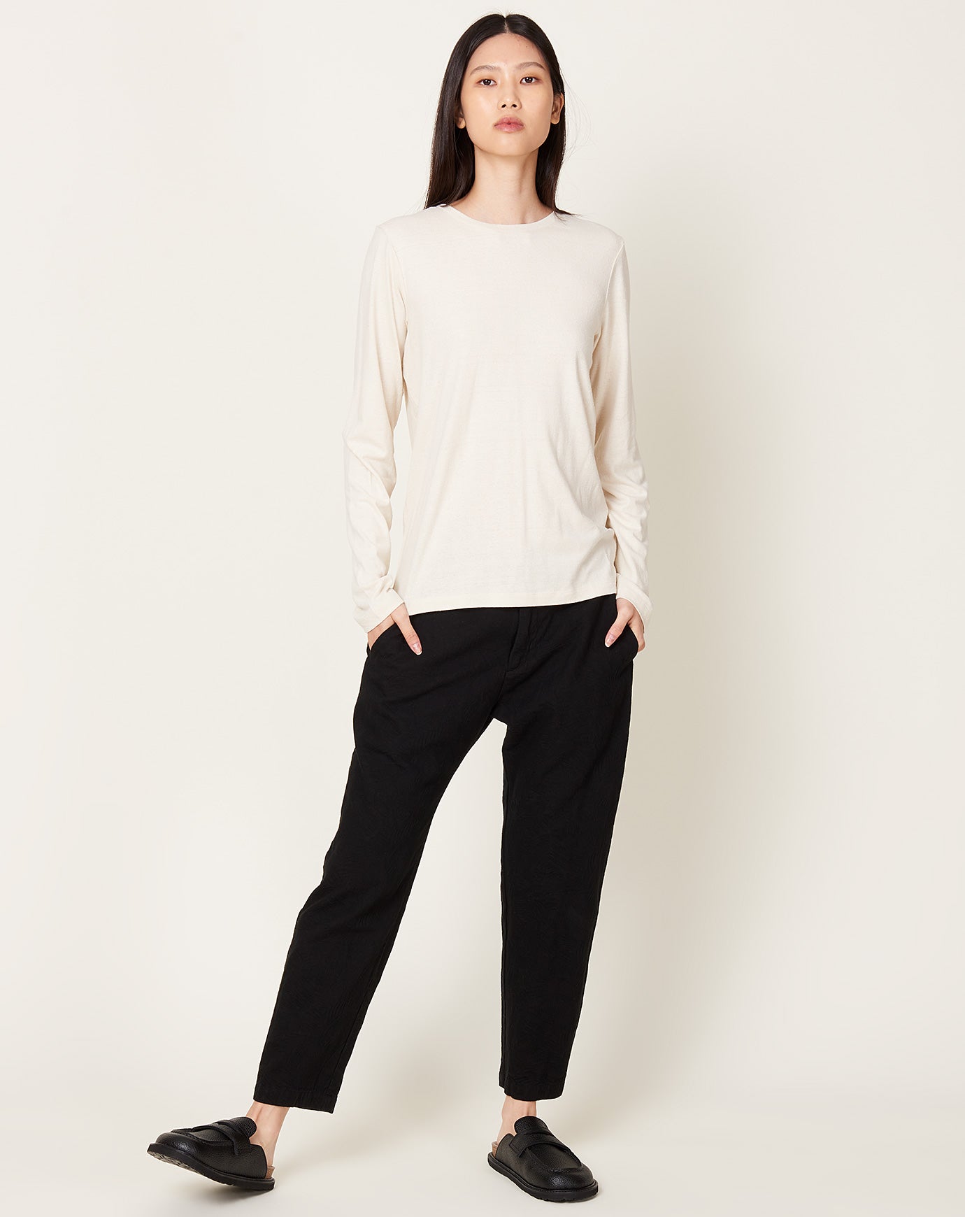 Pas de Calais Reclyed Denim Loose Slim Pants in Black