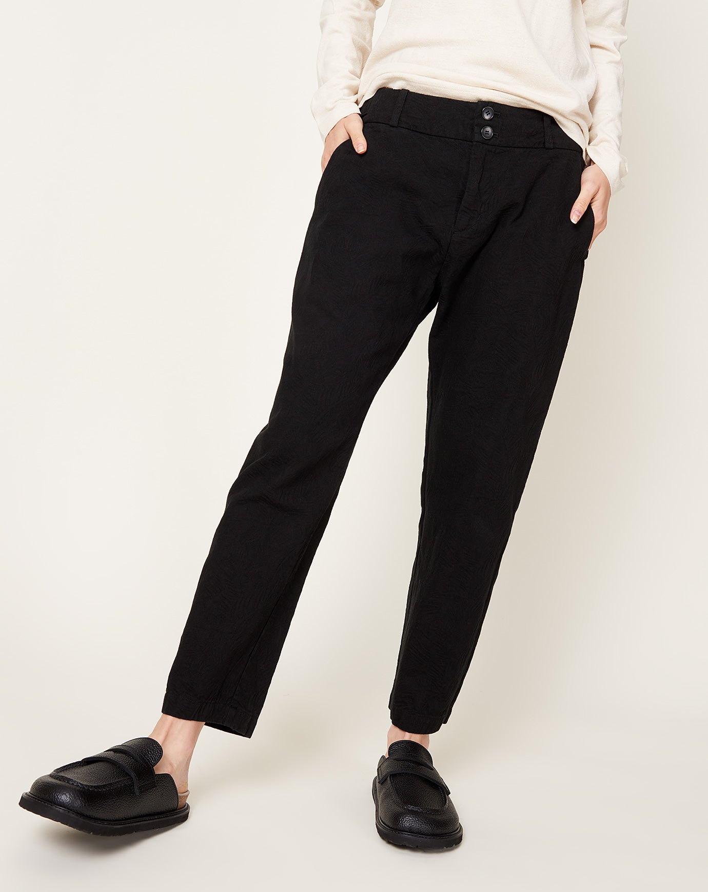 Pas de Calais Reclyed Denim Loose Slim Pants in Black