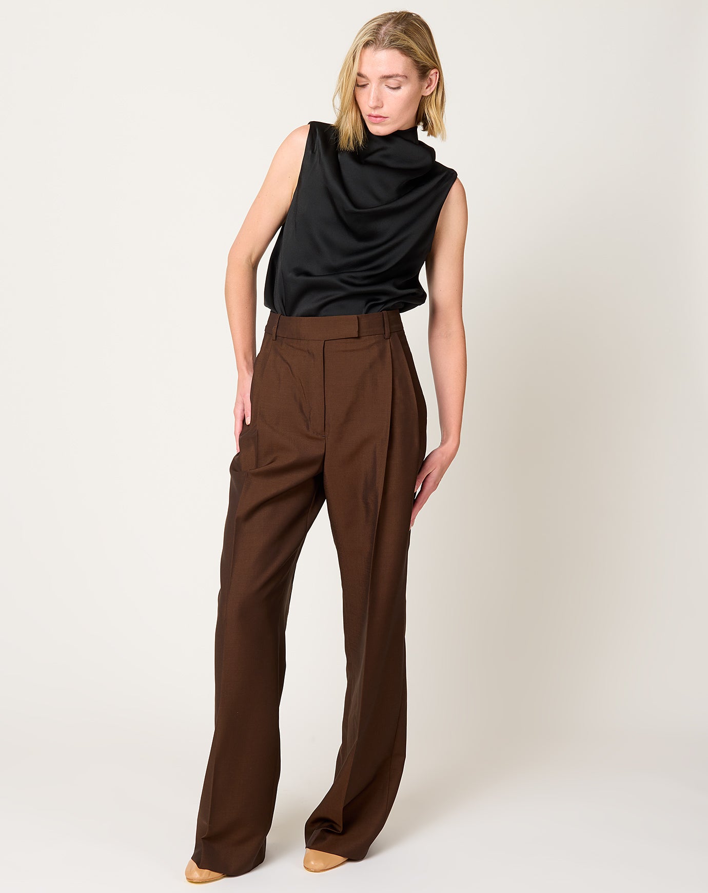 Róhe Mid-waisted Tailored Trousers in Mahogany