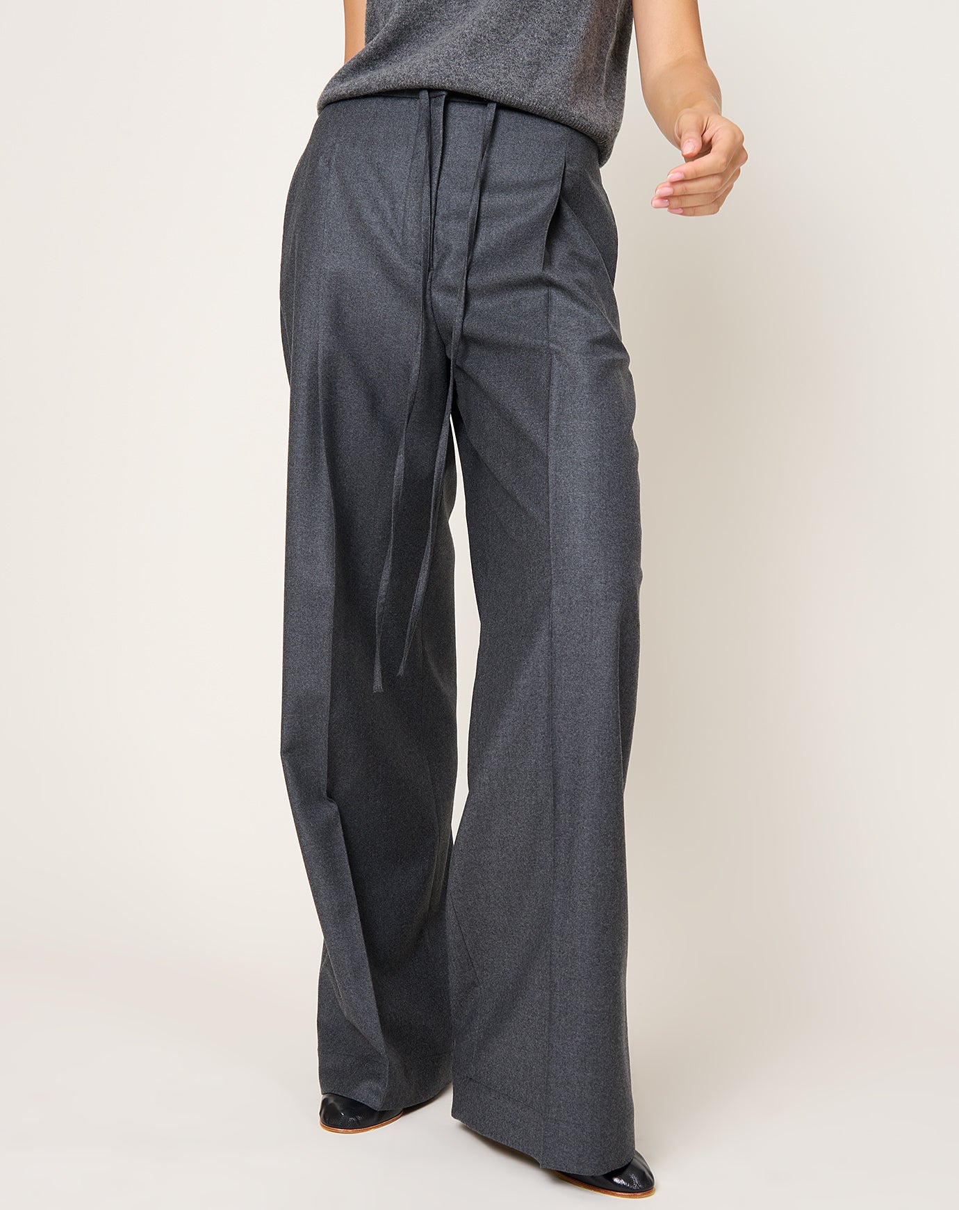 Róhe Relaxed Soft Wool Trousers in Dark Grey Melange