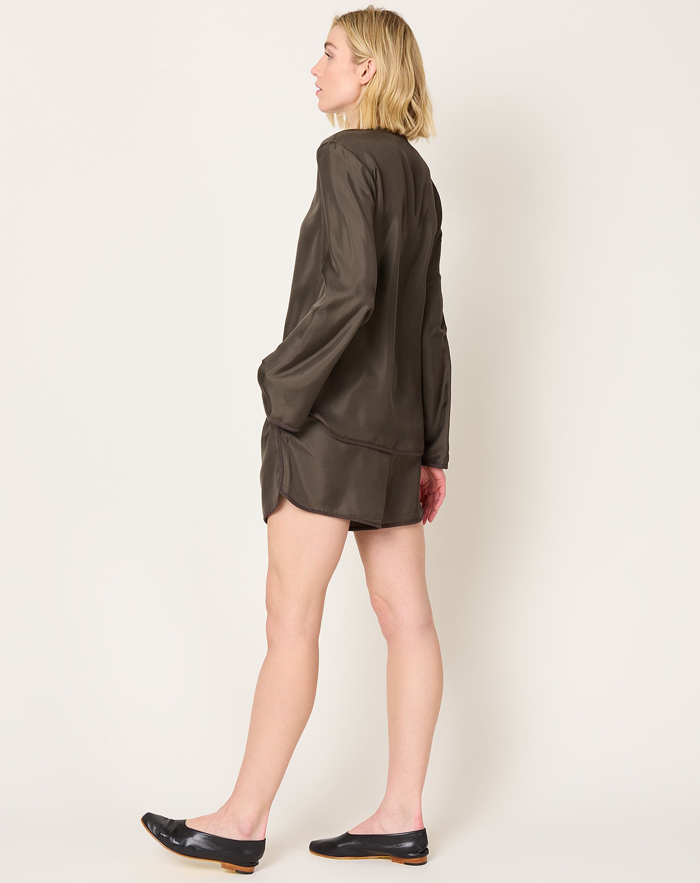 Róhe Taped Silk Shorts in Earth