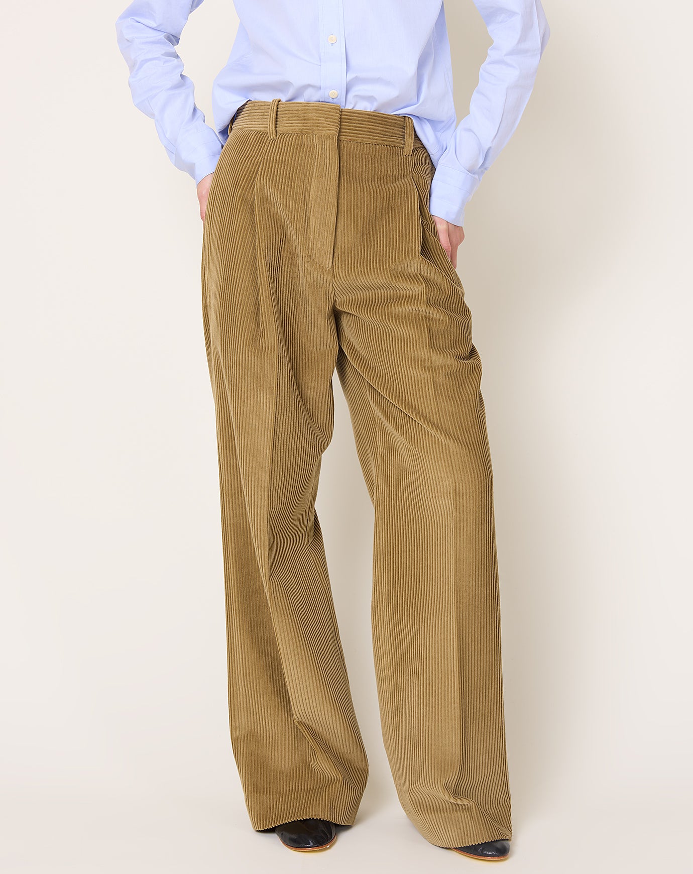 Róhe Ted Corduroy Trousers in Beige