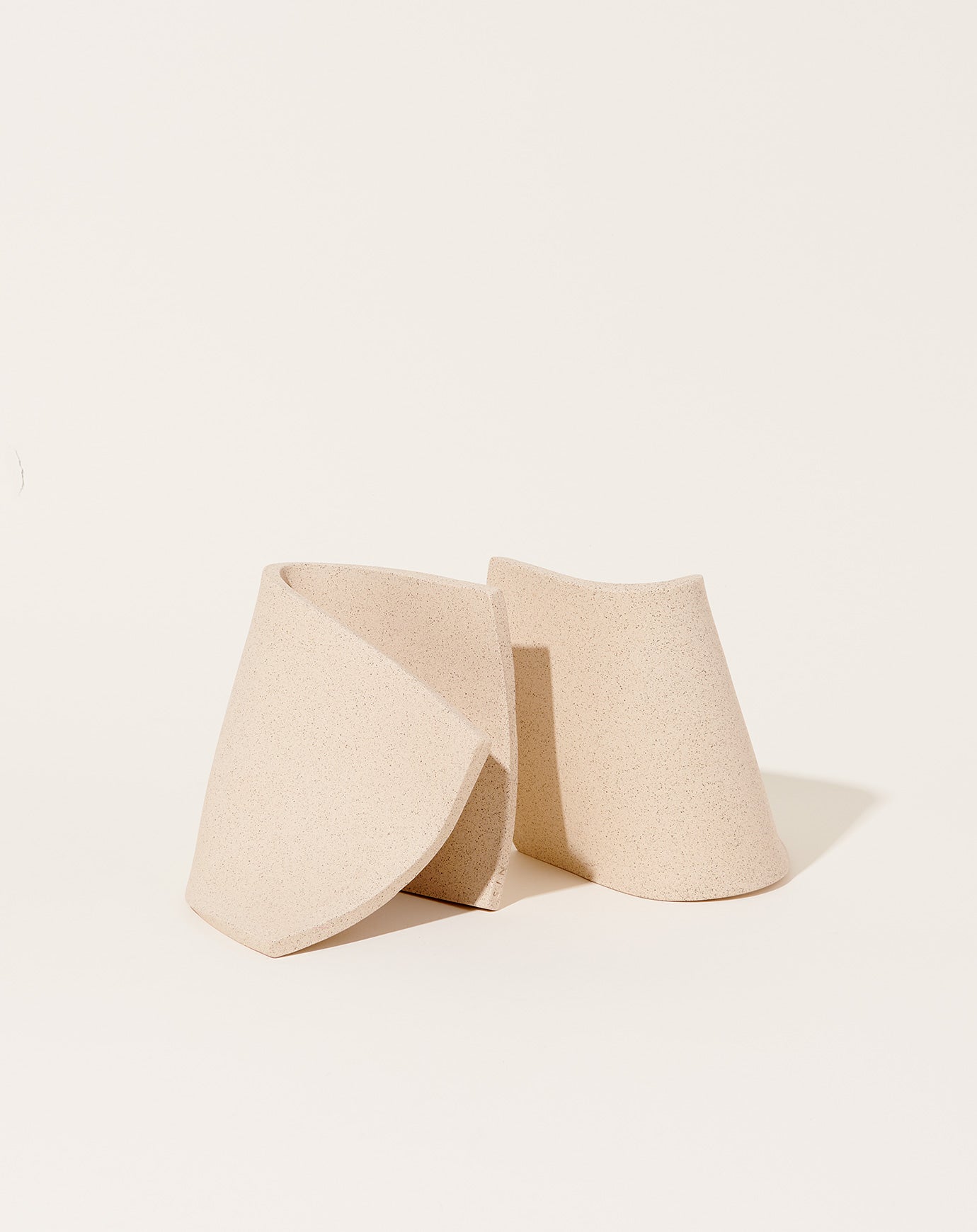 SIN Serra Bookends in Sand