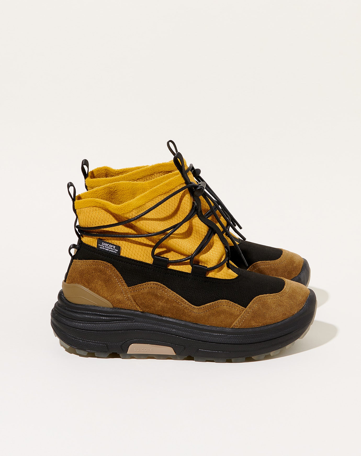 Suicoke ROBBS-2 Boots in Yellow & Black