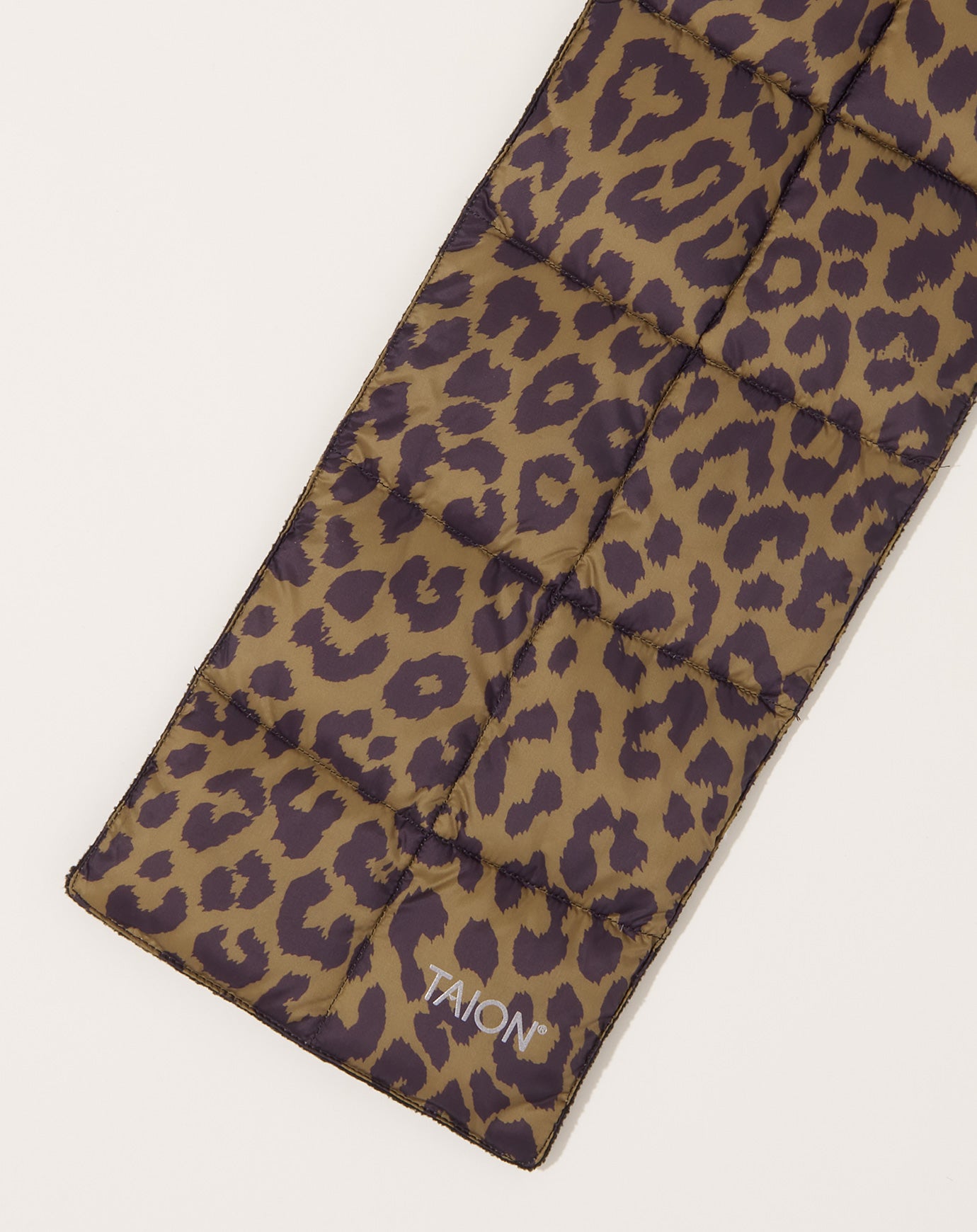 Taion Basic Down Scarf in Leopard