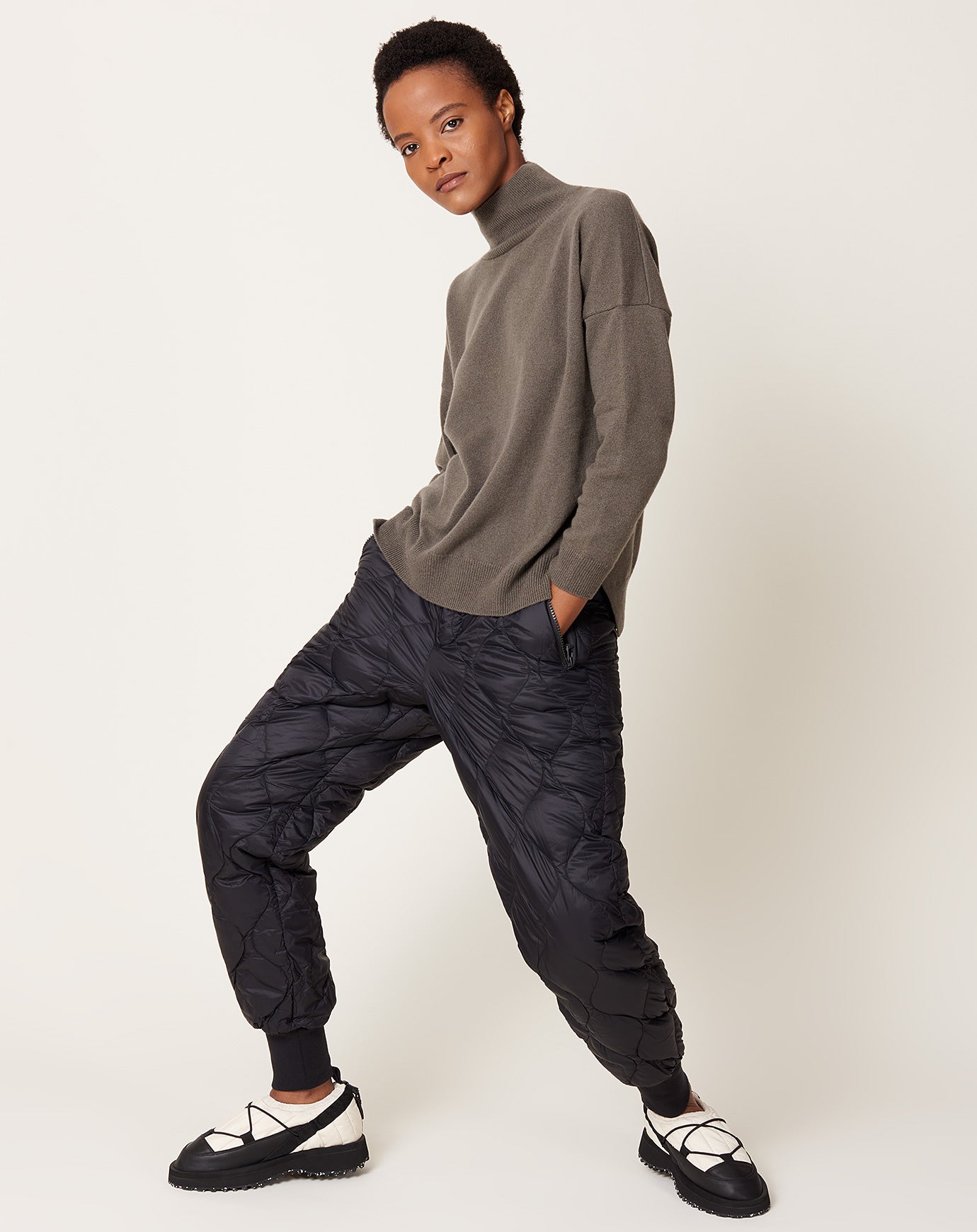 Taion Military Down Pants in Black