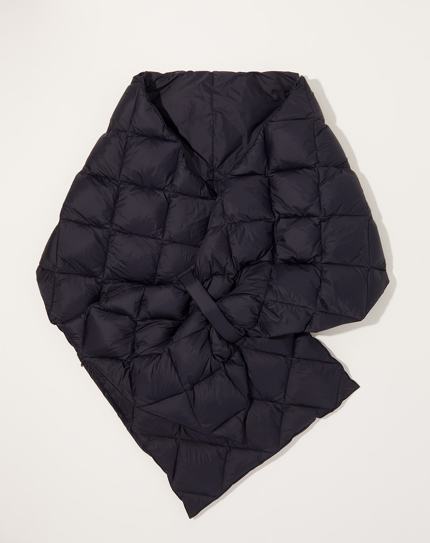 Taion City Reversible Down Stole in Black