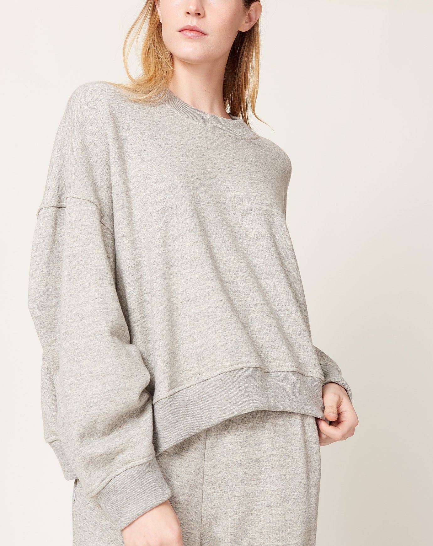 6397 Boxy Crewneck in Heather Grey