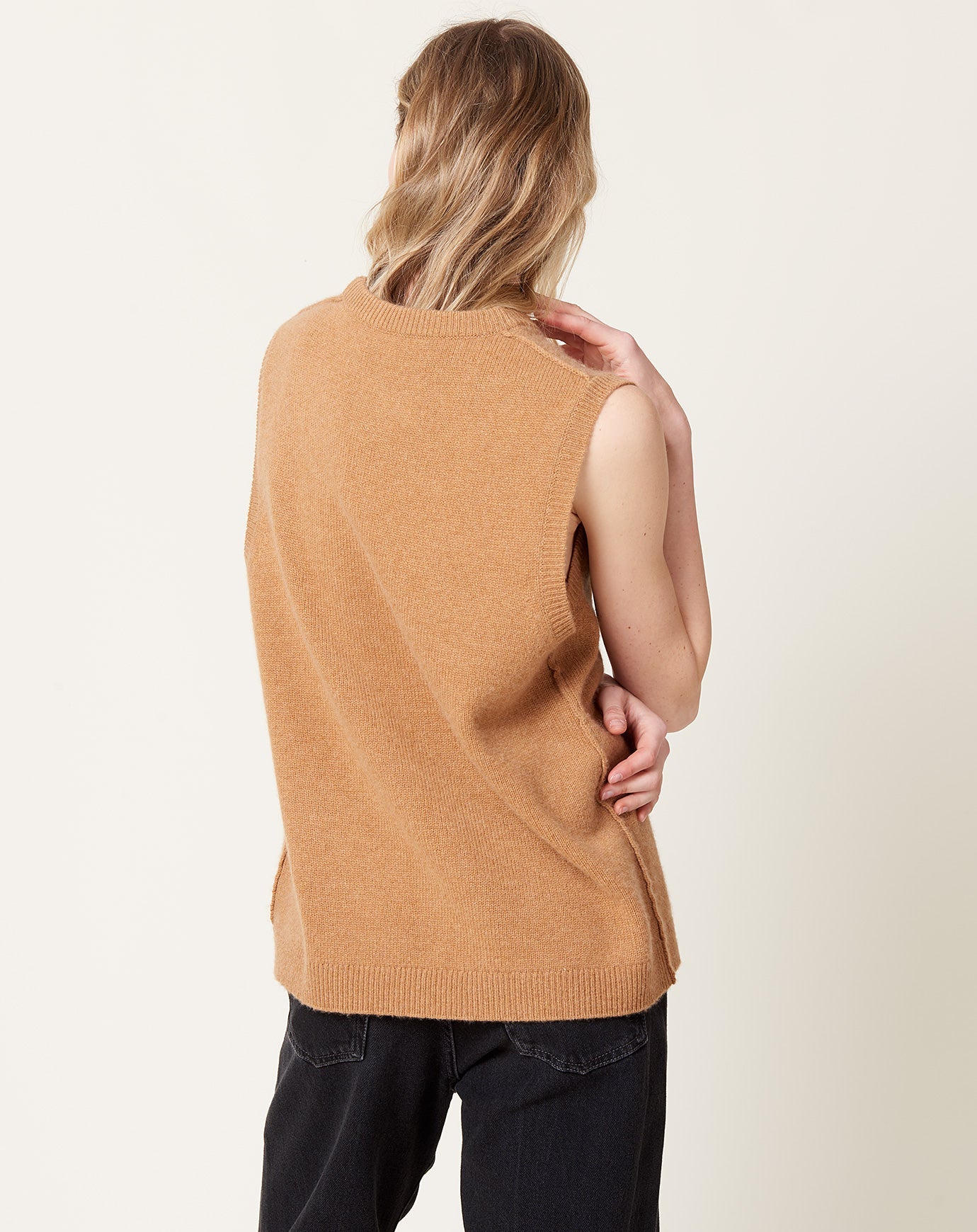 6397 Sleeveless Crew in Camel