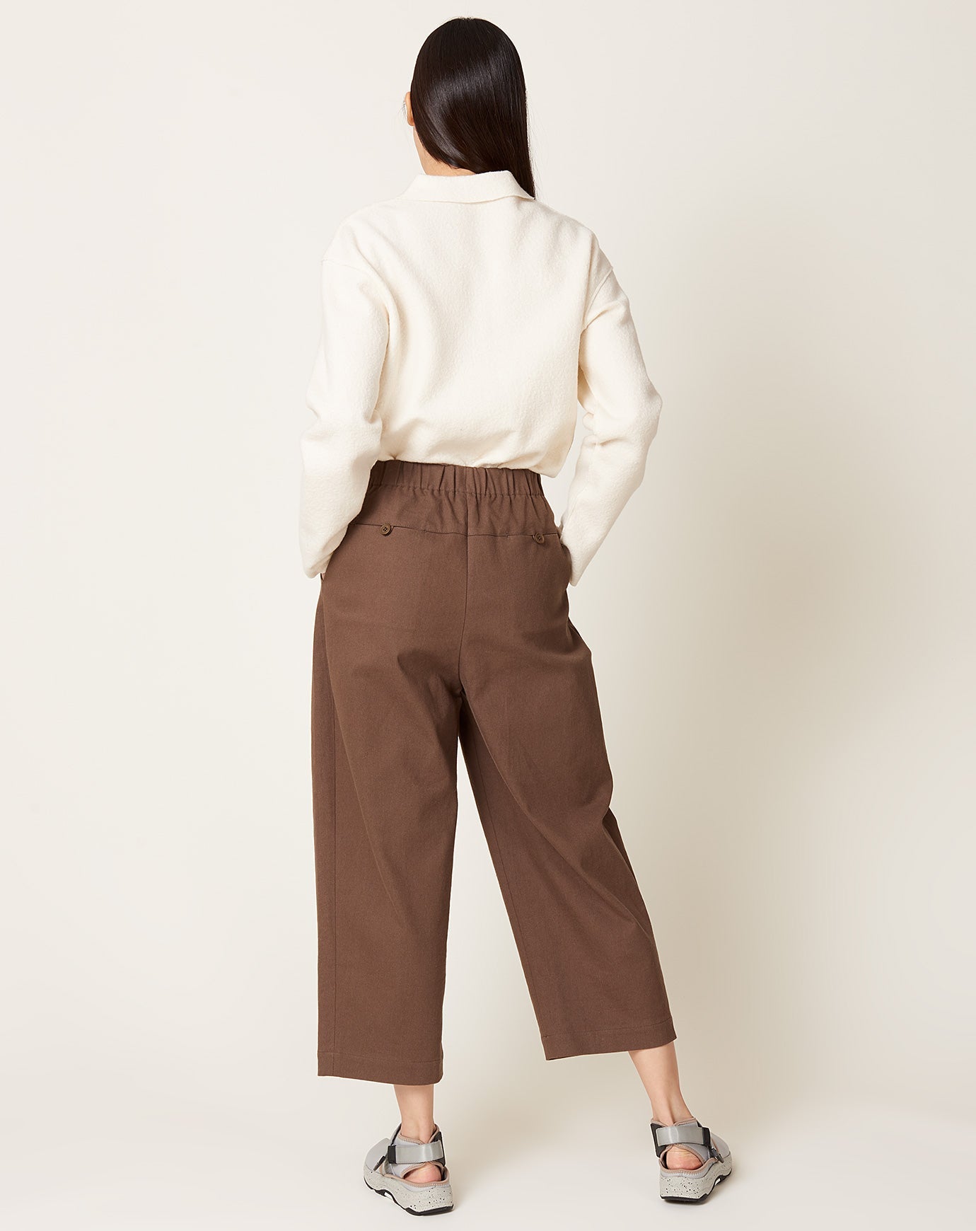 7115 by Szeki Pleated Trouser in Brown