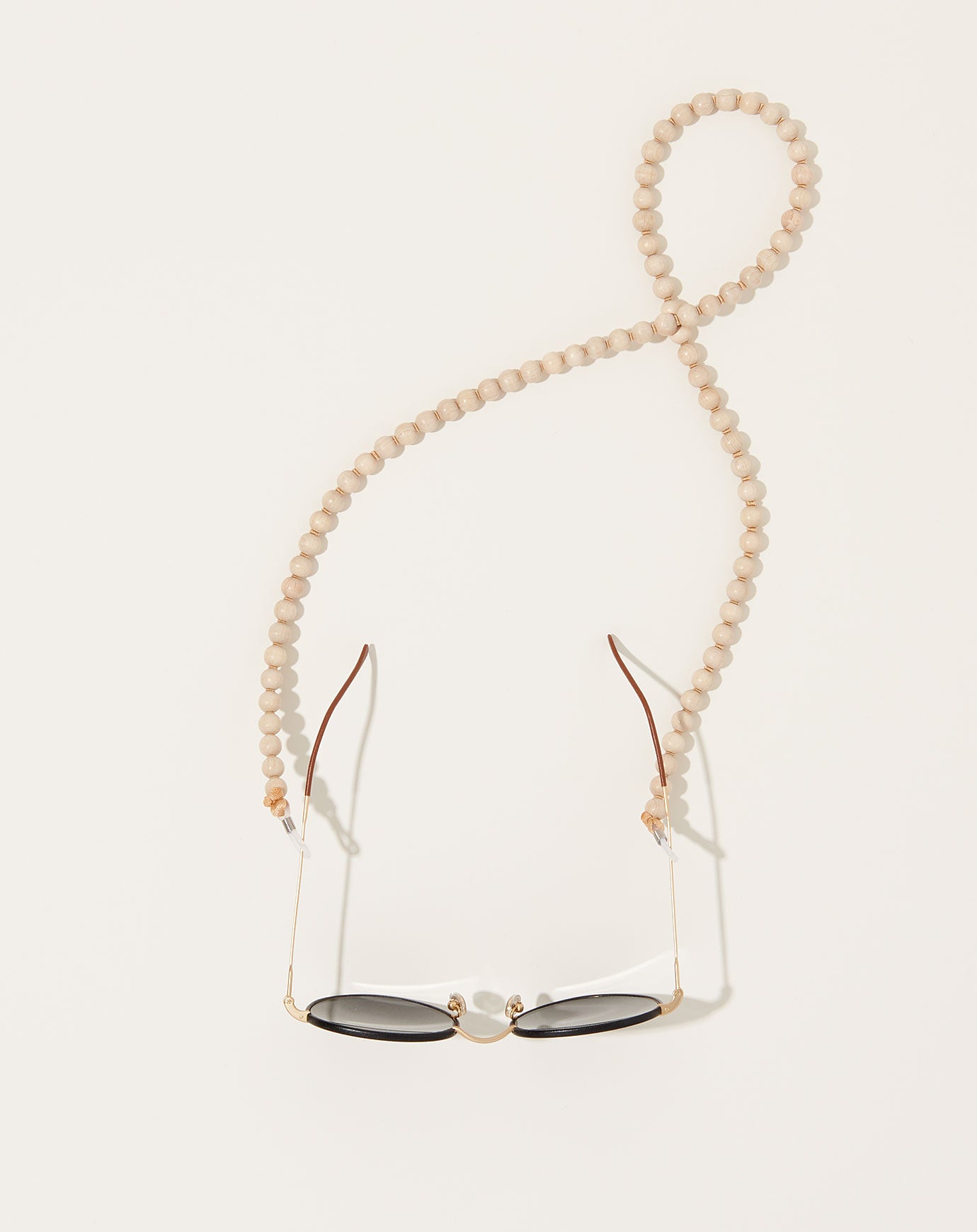 Ina Seifart Brillenkette Eyeglass Chain in Natural on Beige