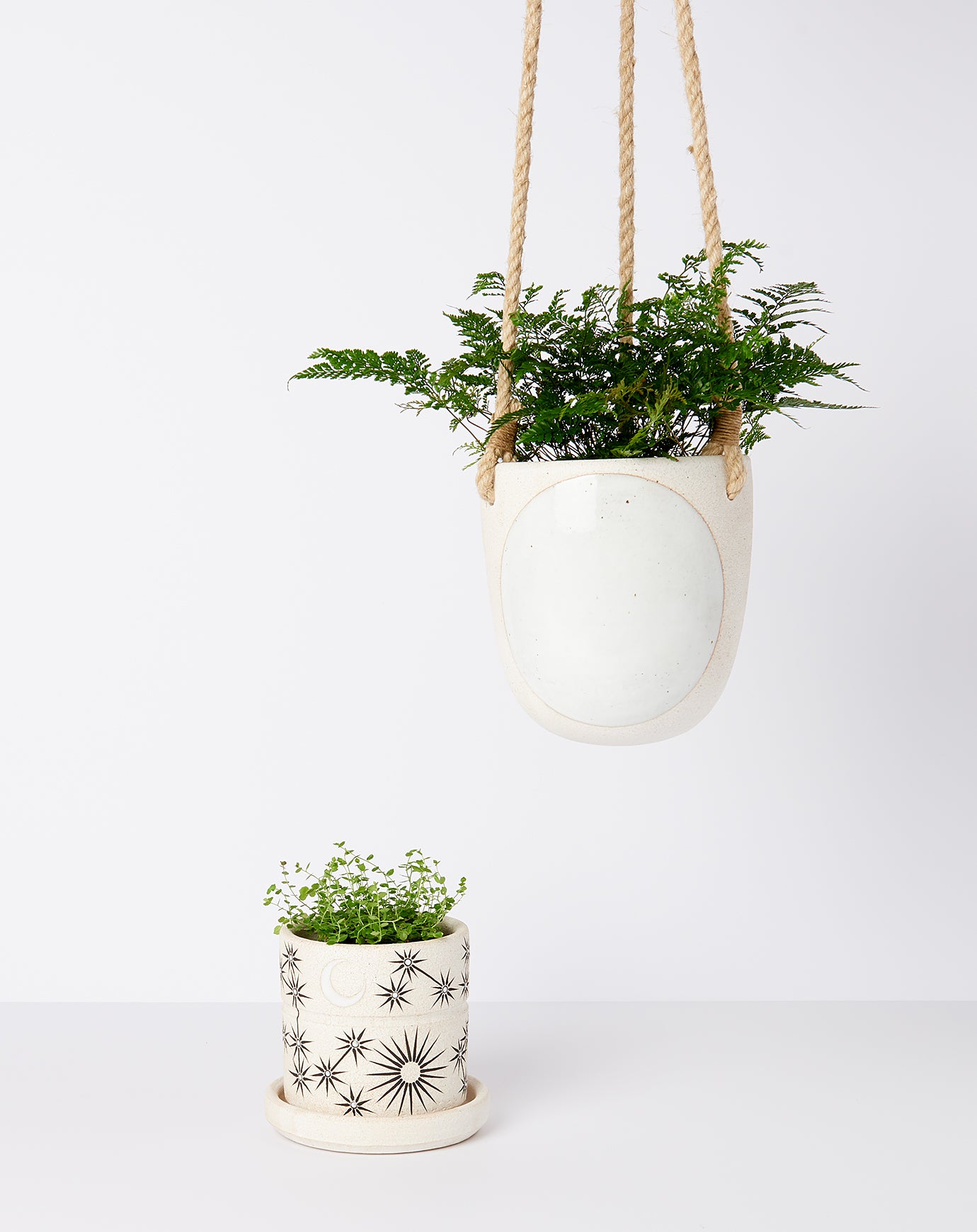 MQuan Hanging Planter in Full Moon White