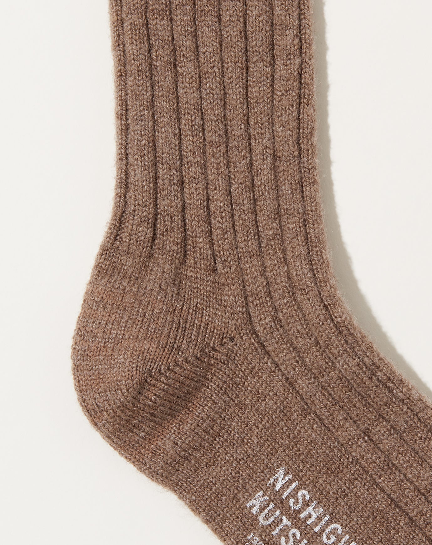 Nishiguchi Kutsushita Cashmere Ribbed Socks in Umber