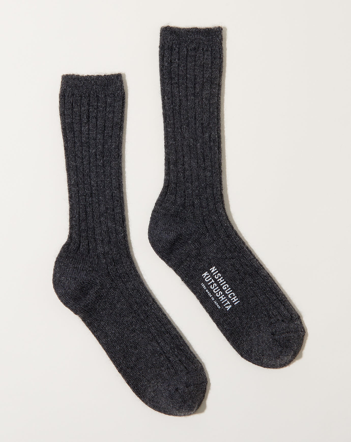 Nishiguchi Kutsushita Cashmere Ribbed Socks in Charcoal