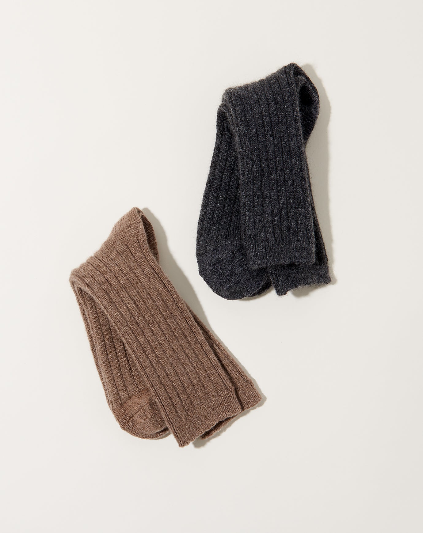 Nishiguchi Kutsushita Cashmere Ribbed Socks in Umber