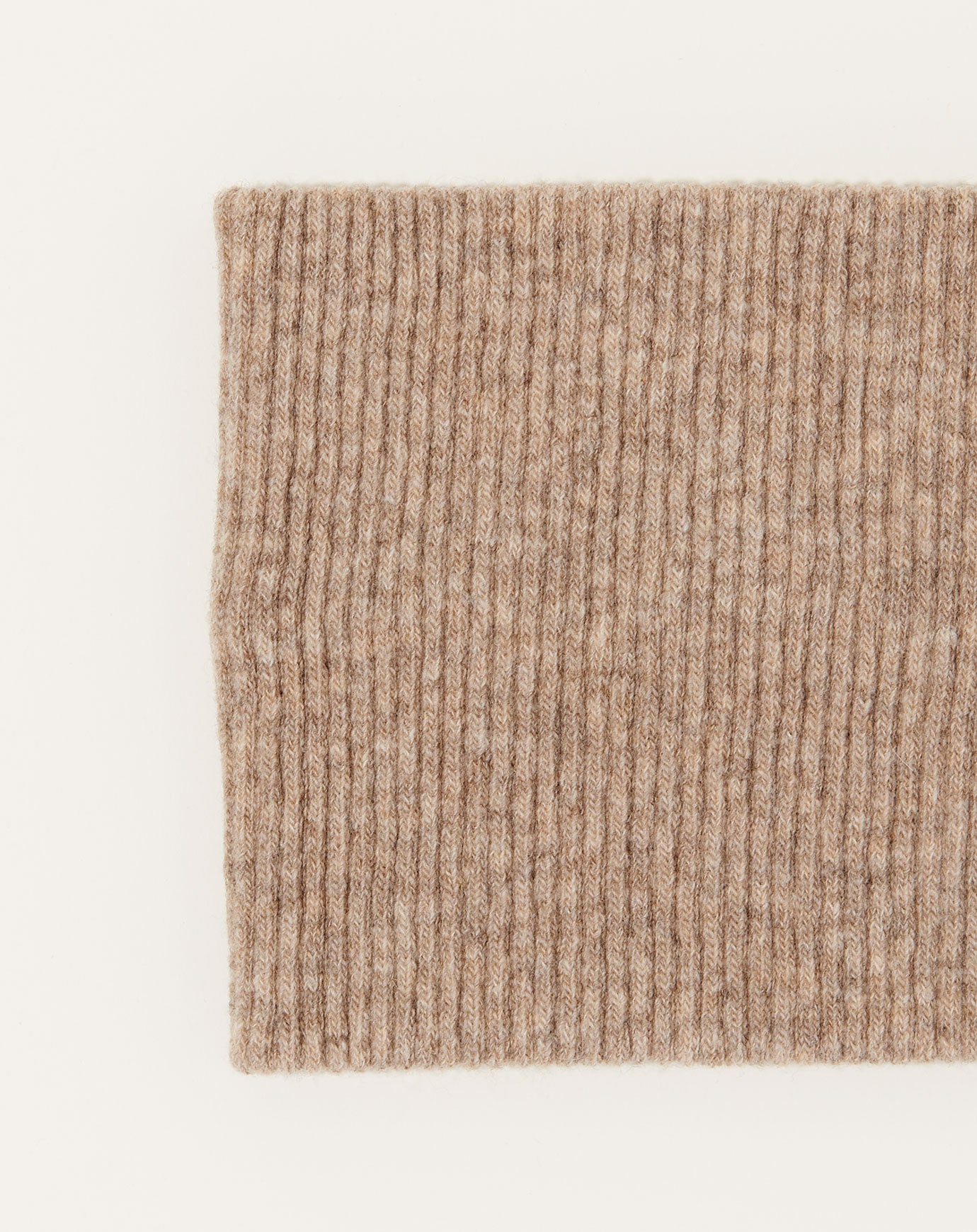 Nishiguchi Kutsushita Lightweight Cashmere Neck Warmer in Beige