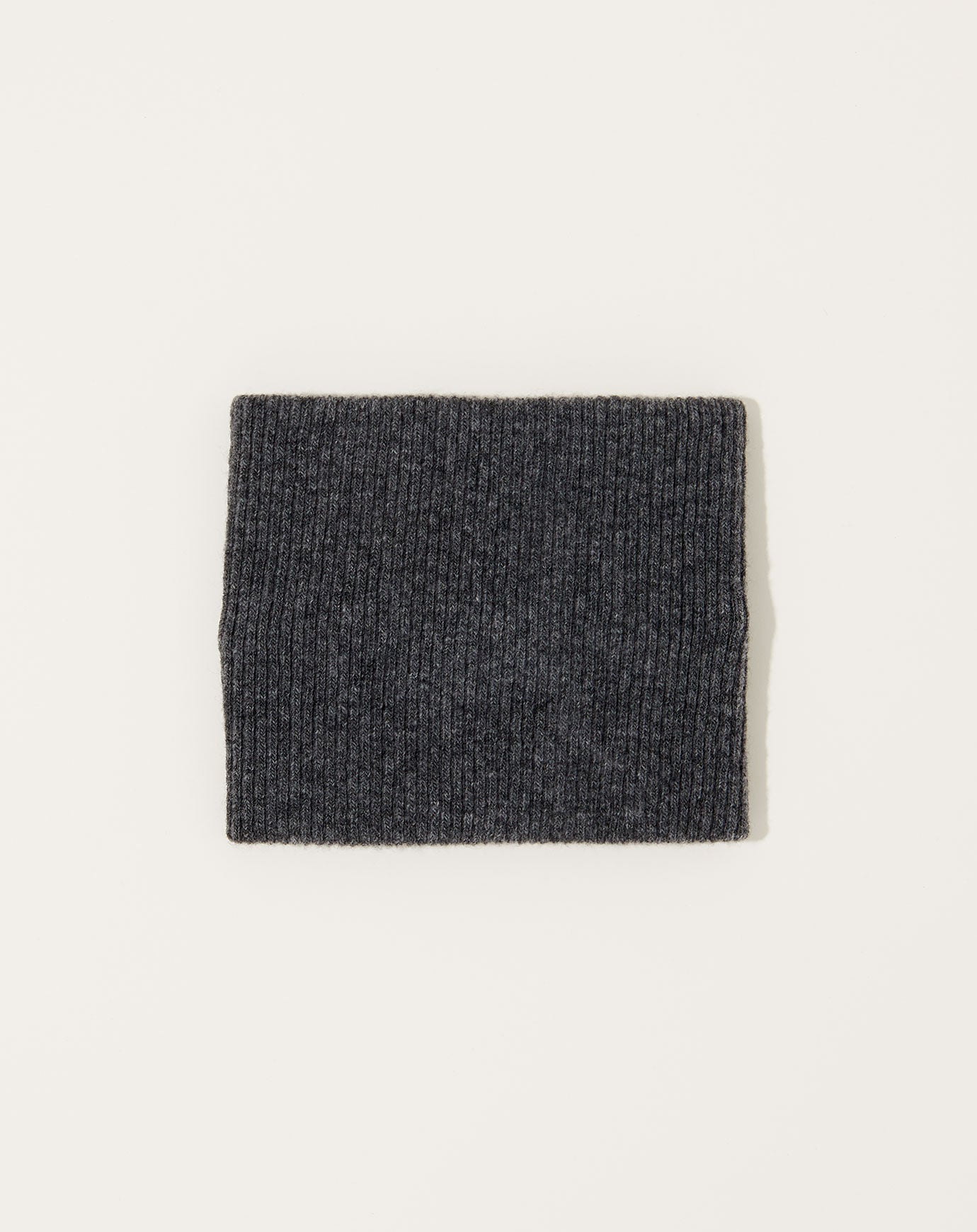 Nishiguchi Kutsushita Lightweight Cashmere Neck Warmer in Charcoal