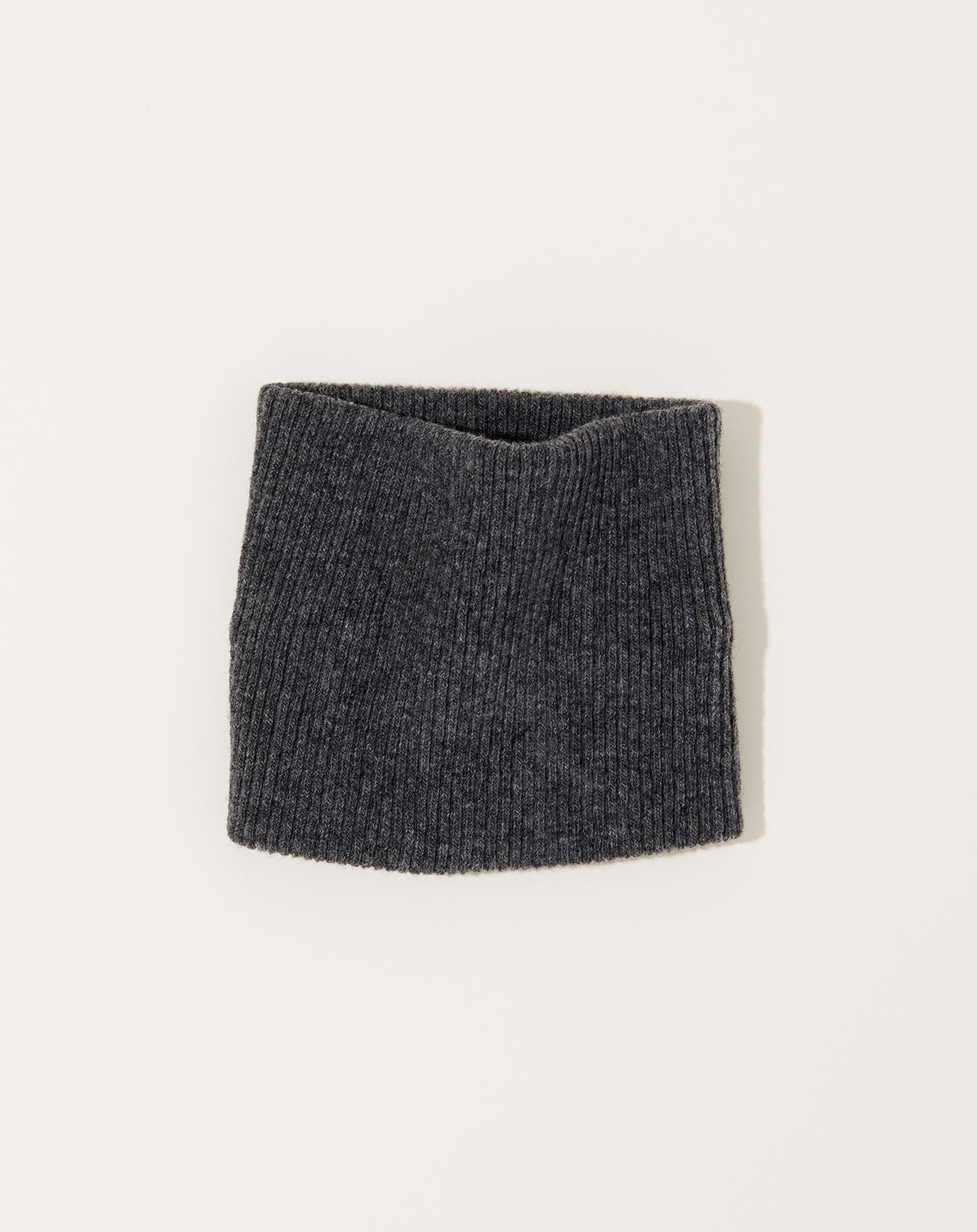 Nishiguchi Kutsushita Lightweight Cashmere Neck Warmer in Charcoal
