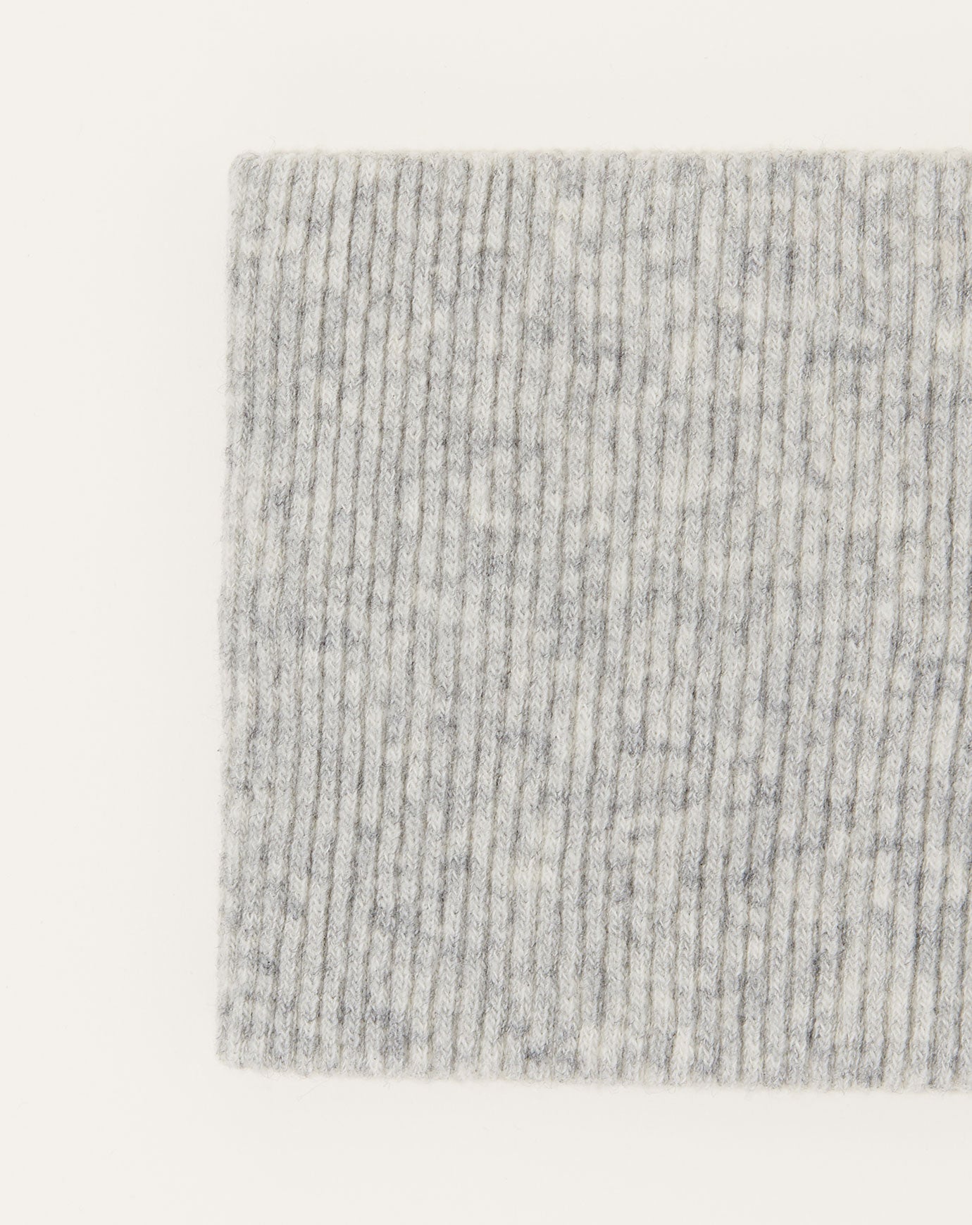 Nishiguchi Kutsushita Lightweight Cashmere Neck Warmer in Grey