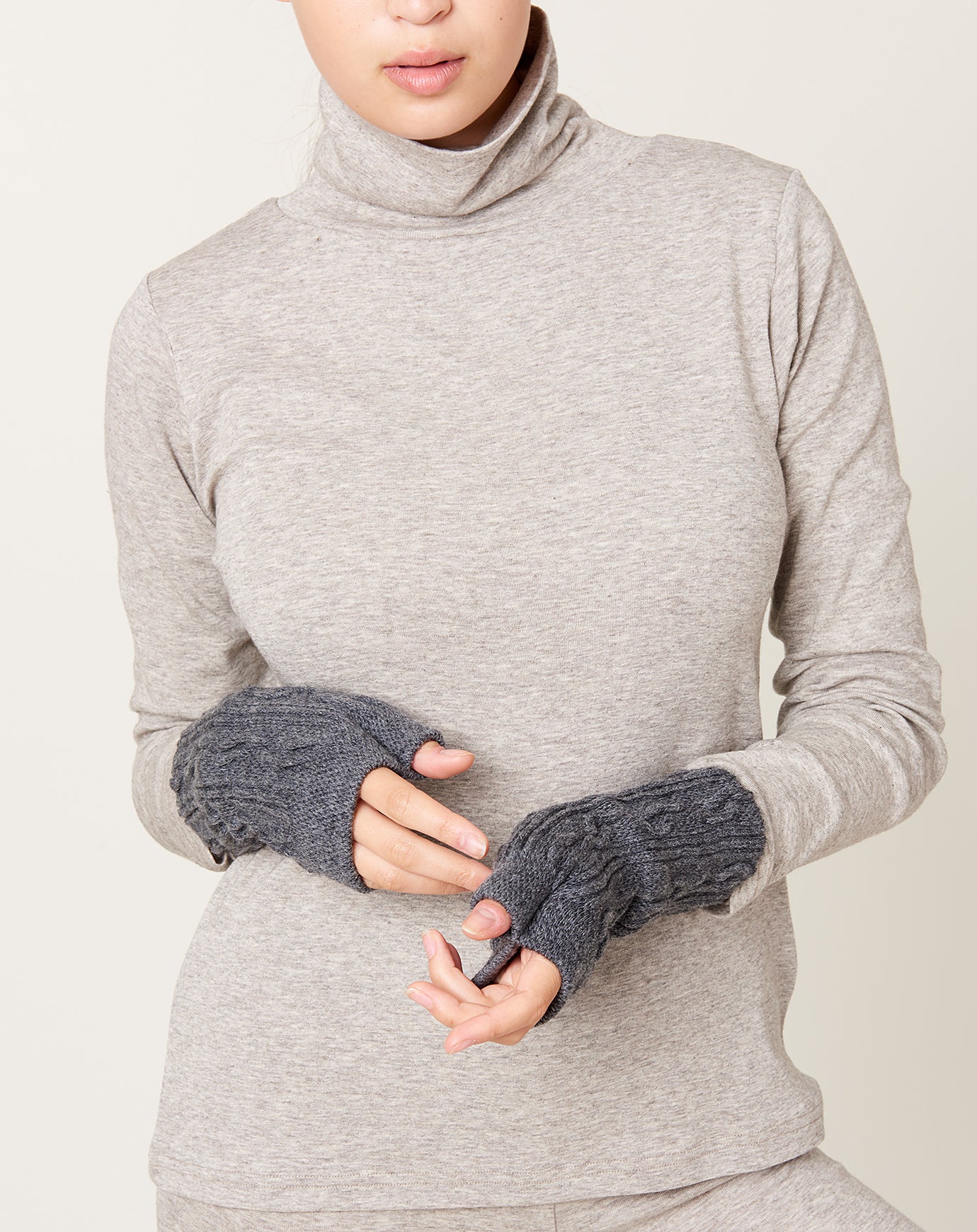 Nishiguchi Kutsushita Wool Hand Warmers in Charcoal