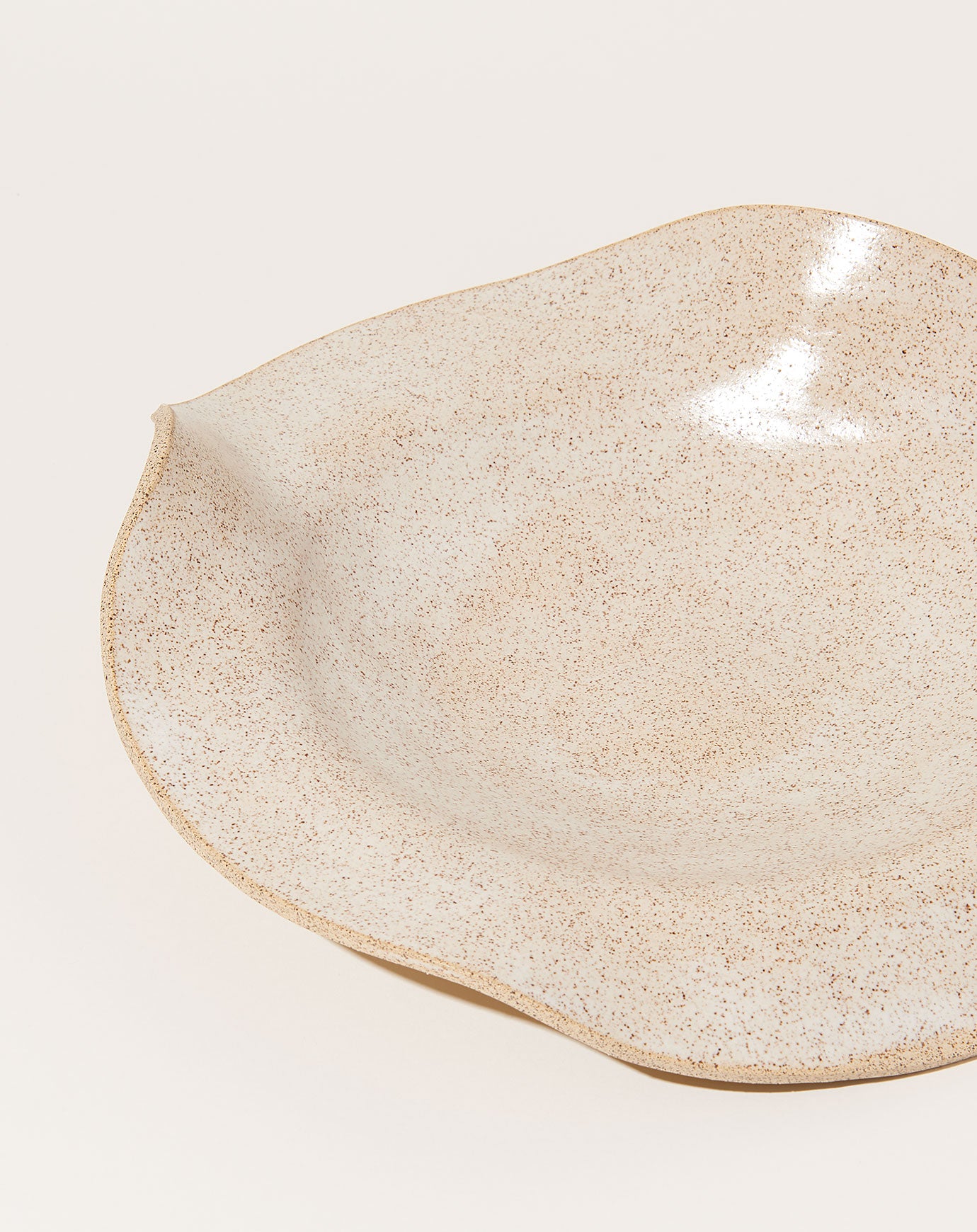 SIN Raya Round Platter in Speckled White