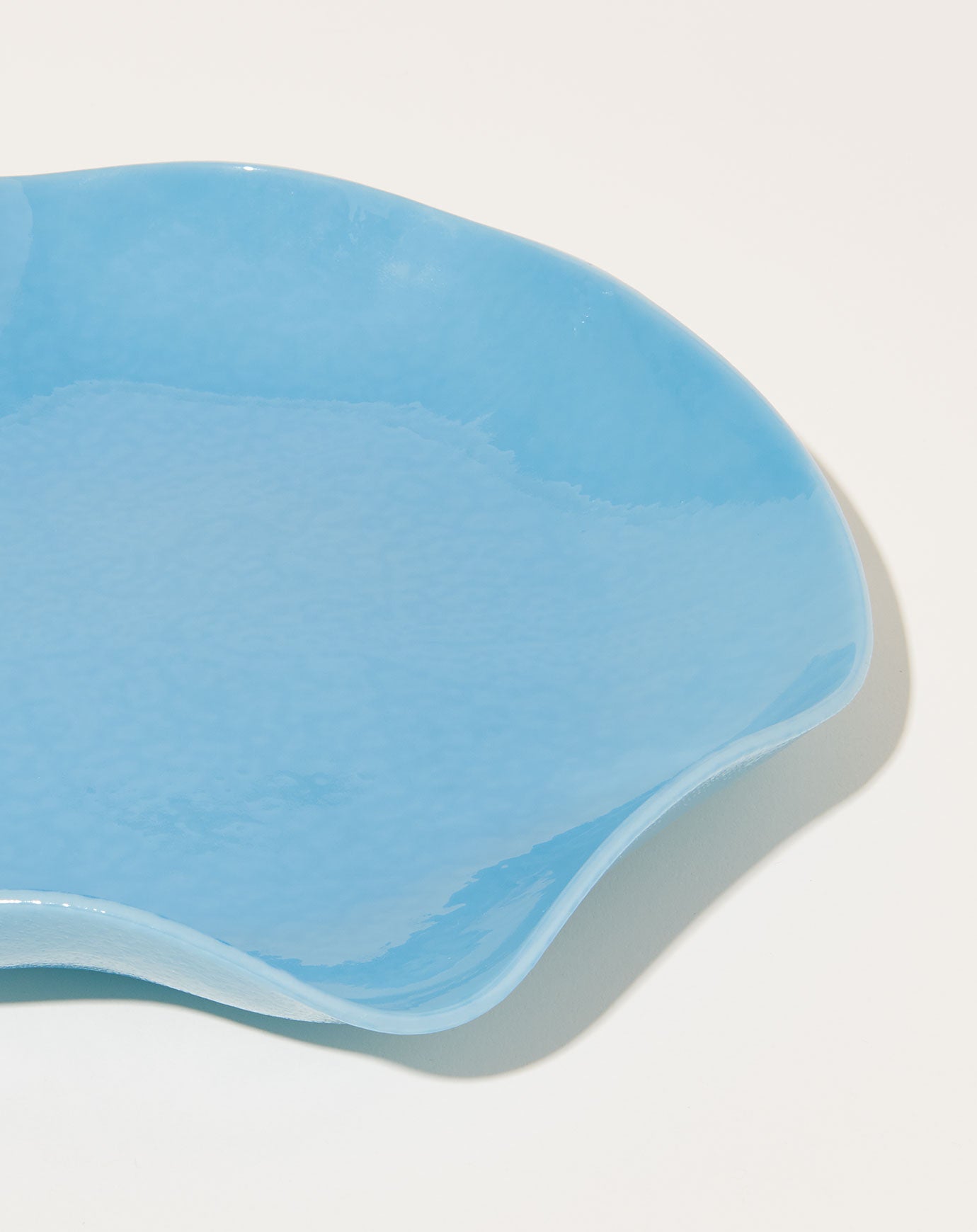 Sophie Lou Jacobsen Large Petal Plate in Periwinkle (Opaque)